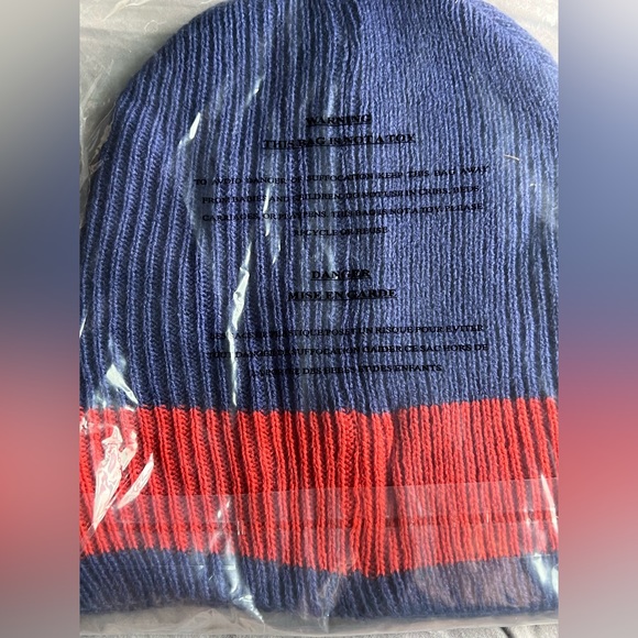 Fantastic Beasts Red & Blue Macusa Knit Slouch Beanie (NWT) - Picture 4 of 4